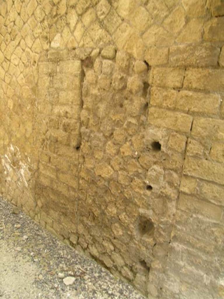 IV.19, Herculaneum, June 2005. Corridor to rear, south wall.
Photo courtesy of Nicolas Monteix.